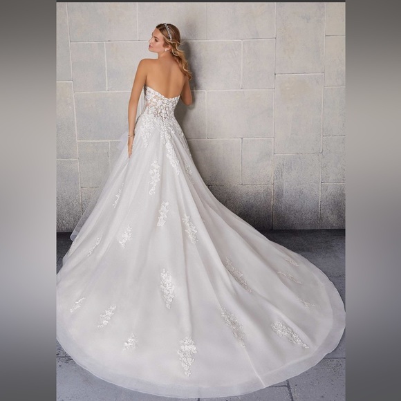 BRAND NEW WEDDING DRESS